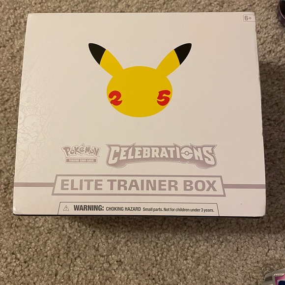 Pokémon TCG: Celebrations Elite Trainer Box 25th anniversary - Picture 2 of 5